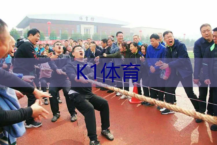 学校体育器材室足球84只